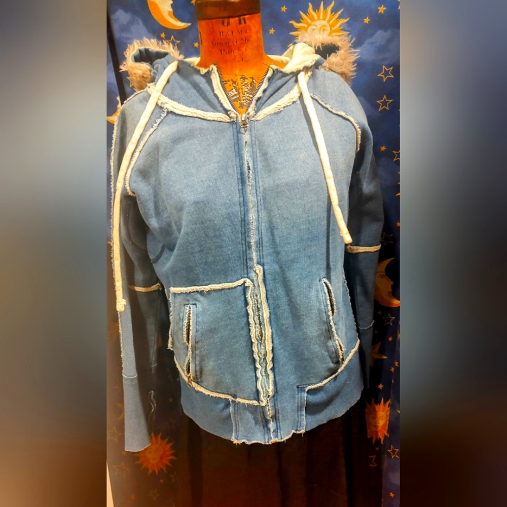 Dylan Medium Hoodie with Thumb - Hole